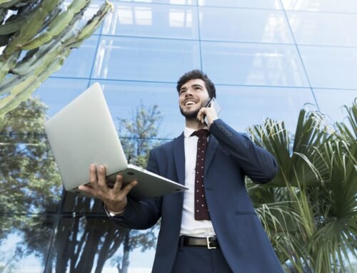 Pantau Bisnis dari Mana Saja Lewat HP Bersama Accurate Online